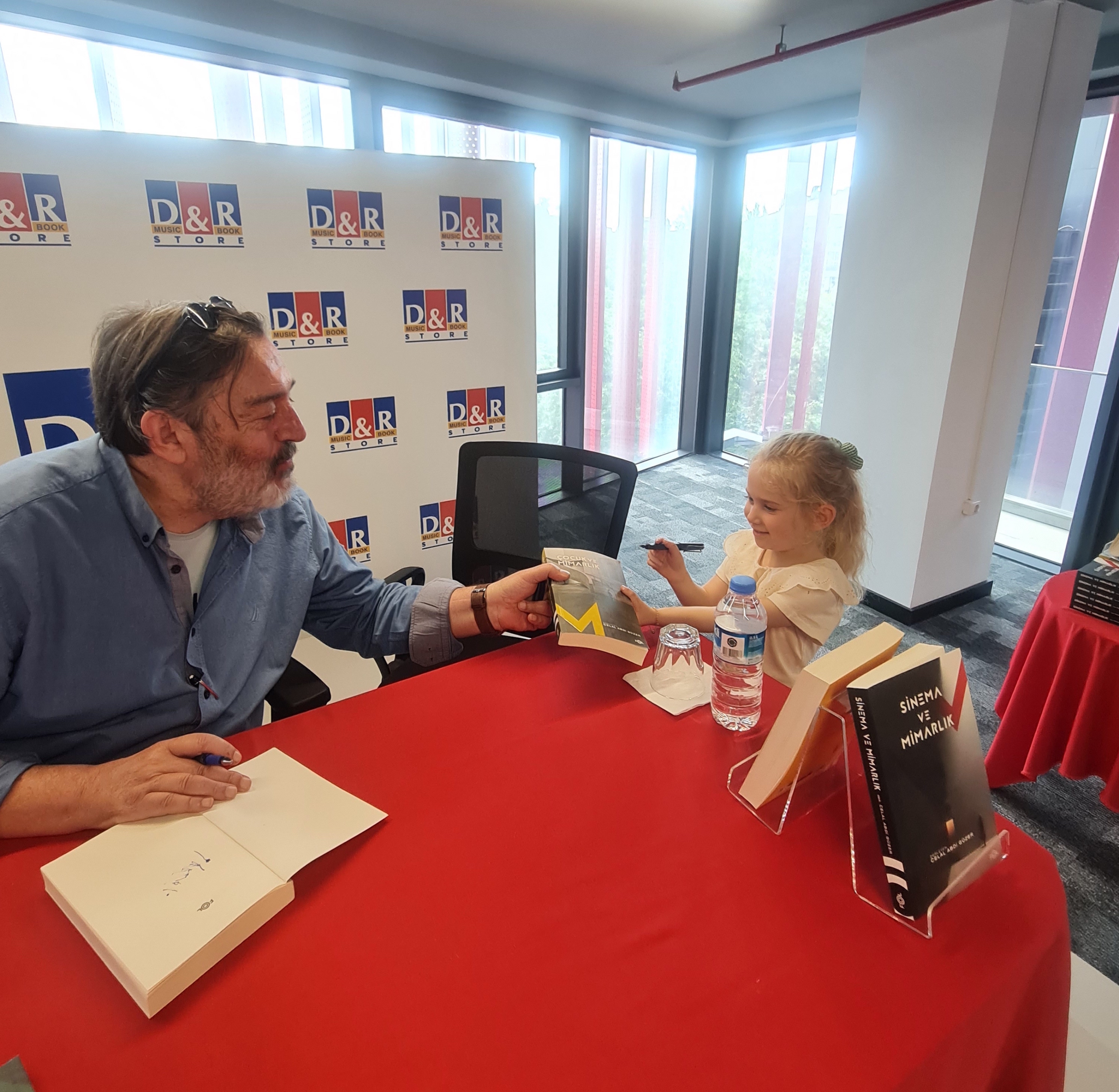 Editörün Gözünden: Celal Abdi Güzer’le FOL Kitap Mimarlık Serisi Üzerine Söyleşi